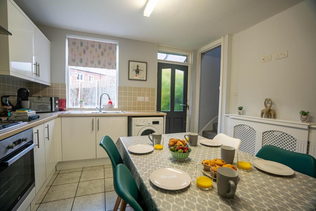 The Becket - Three Bedroom City Centre House With Parking 캔터베리 외부 사진
