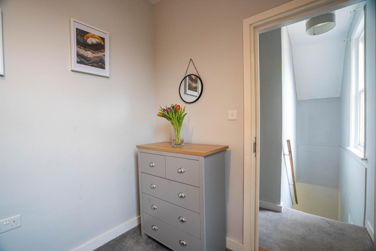The Becket - Three Bedroom City Centre House With Parking 캔터베리 외부 사진