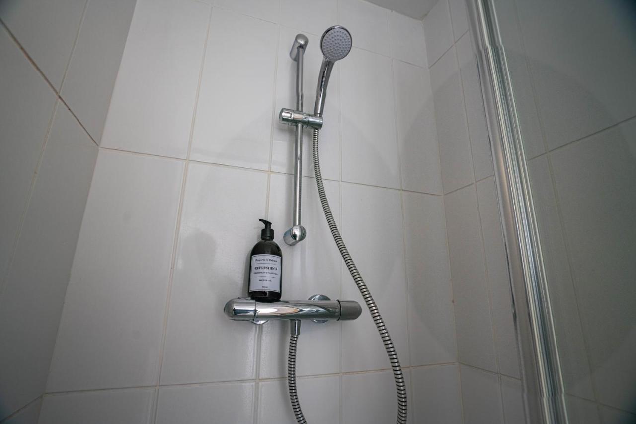 The Becket - Three Bedroom City Centre House With Parking 캔터베리 외부 사진