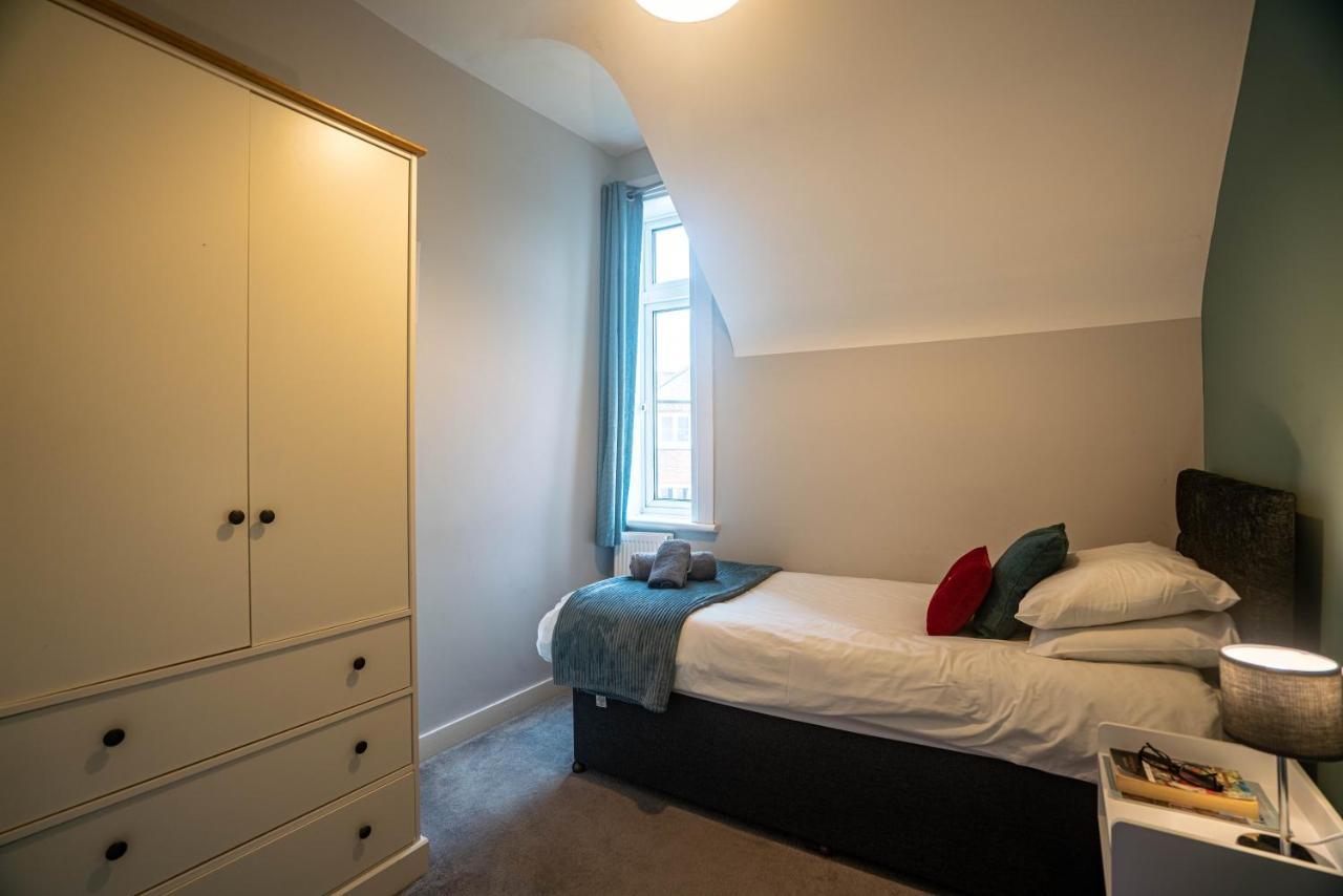 The Becket - Three Bedroom City Centre House With Parking 캔터베리 외부 사진