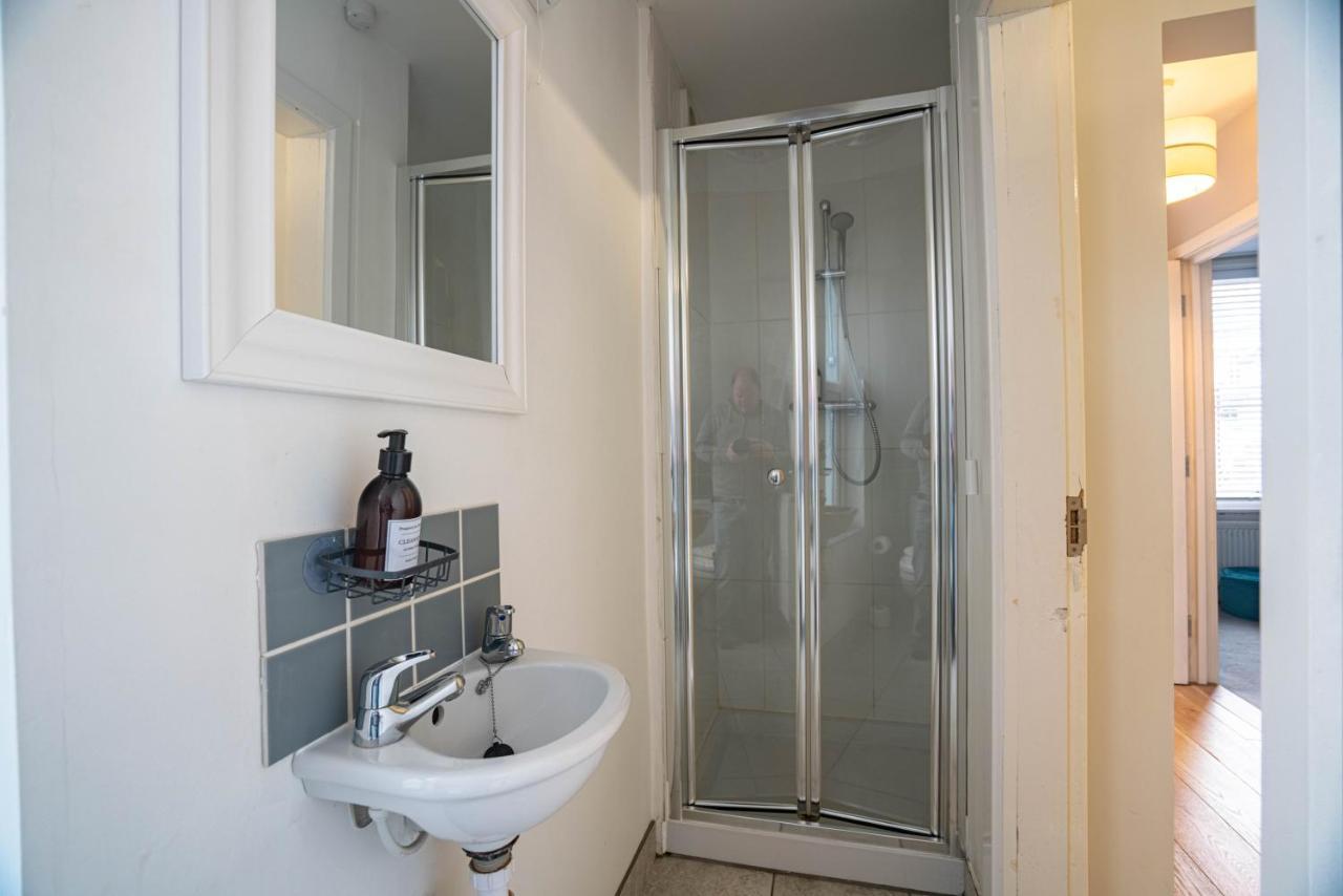 The Becket - Three Bedroom City Centre House With Parking 캔터베리 외부 사진