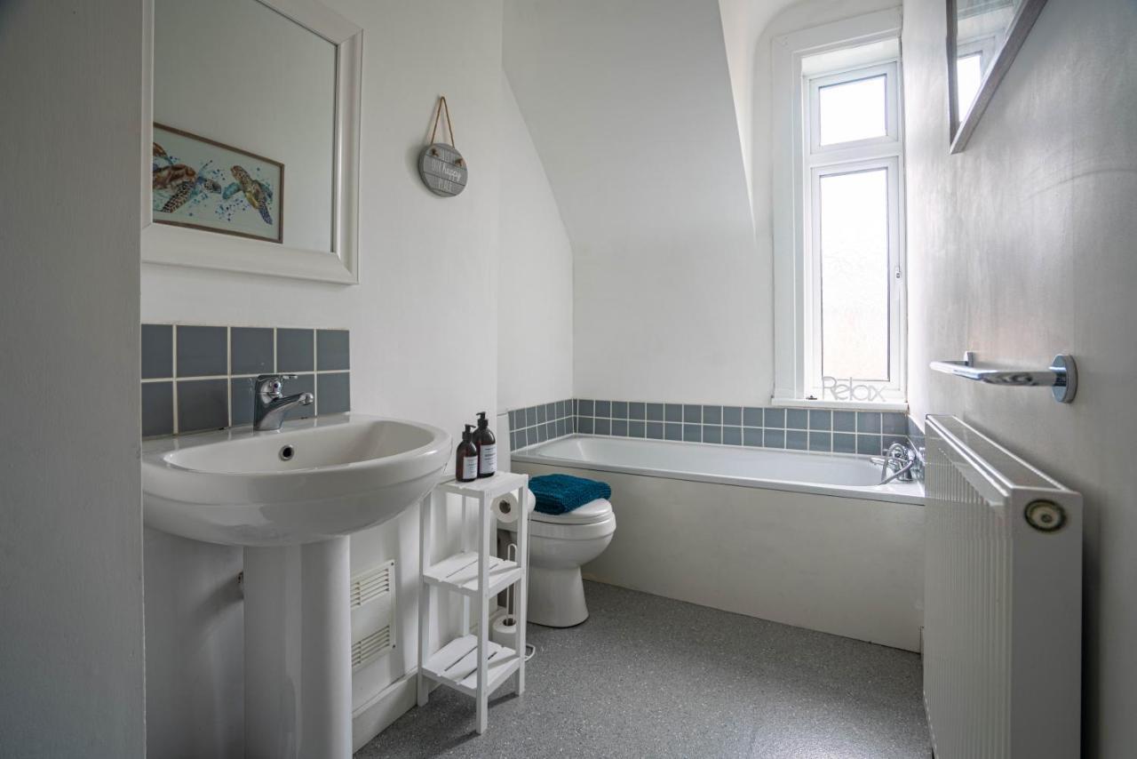 The Becket - Three Bedroom City Centre House With Parking 캔터베리 외부 사진